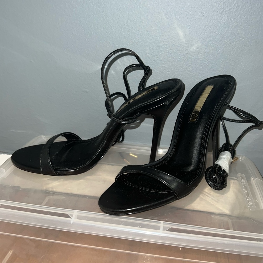 Tie up heels